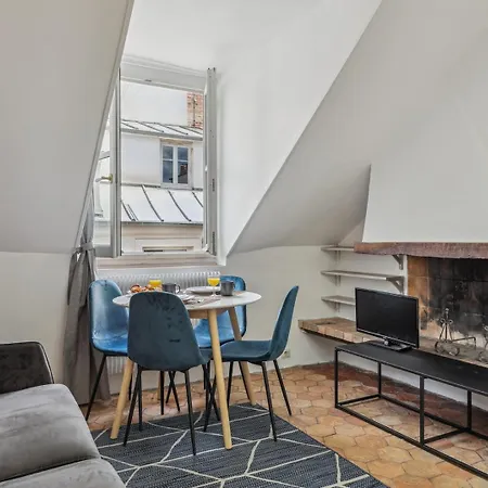 Bnbnook - Experience Life In Latin Quarter Apartment